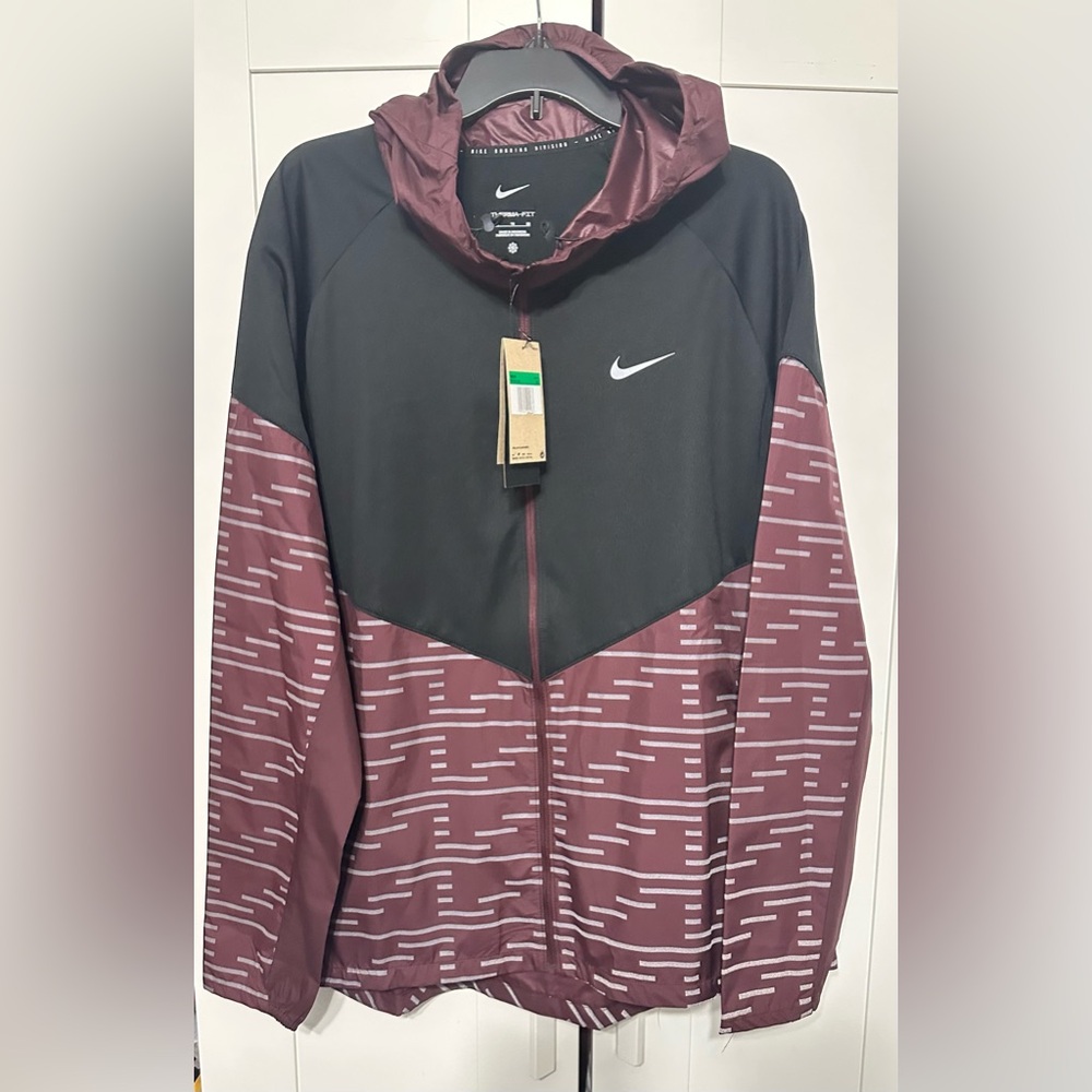 Nike Men's Black and Burgundy Windbreaker
